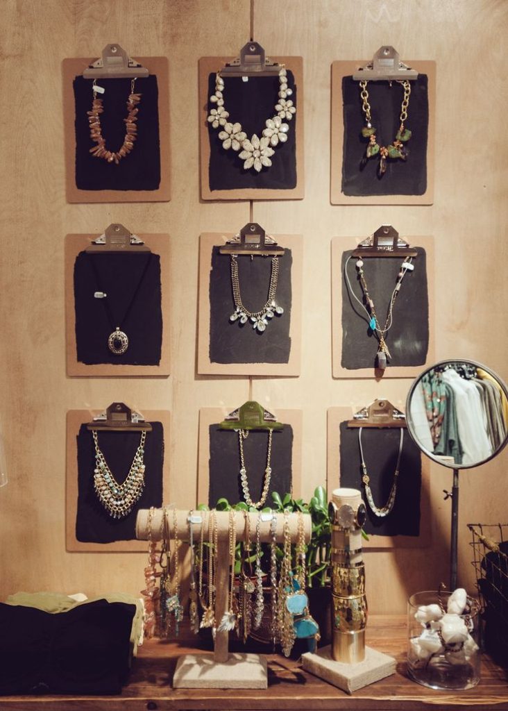 20 Jewelry Display Ideas for Retail-12