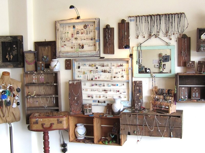 20 Jewelry Display Ideas for Retail-15